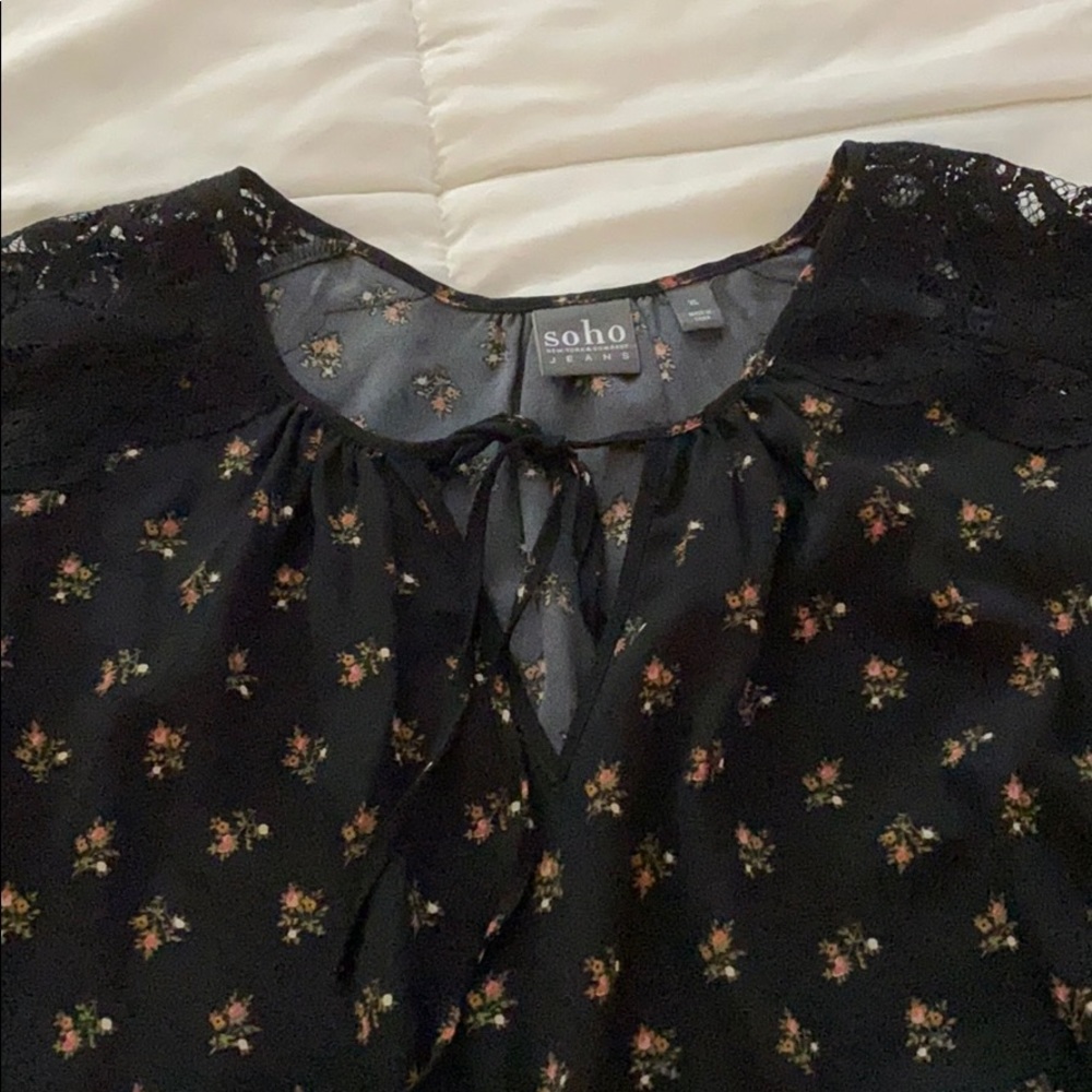 Blouse - Picture 2 of 3